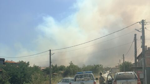 Снимка: Пожар избухна на най-големия военен полигон за учения в България (СНИМКИ)
