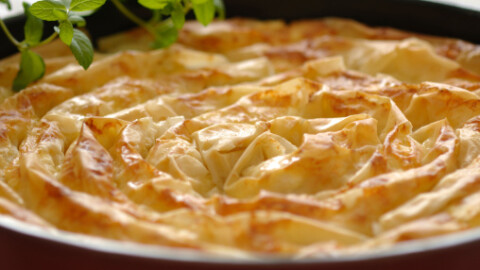 Ще измести ли френския кроасан: Българската баница стана сензация, влезе в престижен кулинарен сайт 