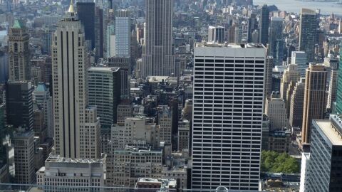 Газова експлозия причини пожар в жилищна сграда в Ню Йорк