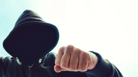 „Ще ви утрепа“: Младеж преби с юмруци 13-годишната си сестра