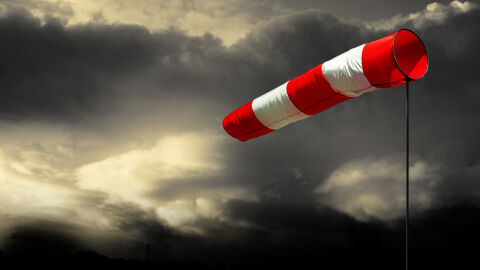 &quot;Излизайте навън при крайна необходимост&quot;: Вятър с пориви до 90 км/ч се очаква в община Царево