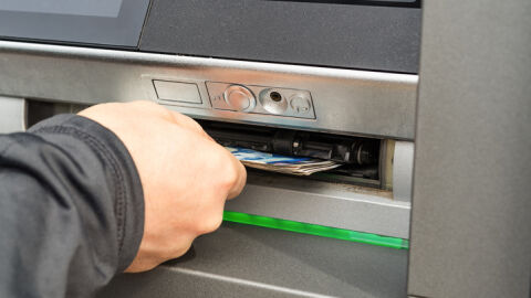 По-малко от 30 часа до еврото: Очакват се прекъсвания на картовите плащания и банковите услуги