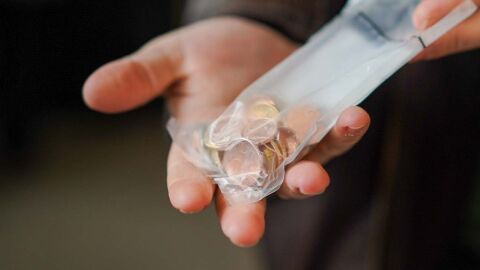 Банкови служители: По-лесно е стартовият пакет с евромонети да се взема от банката, на която сте клиент