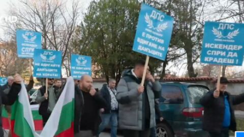 Протест и контрапротест в Минерални бани заради такса &quot;битови отпадъци&quot;