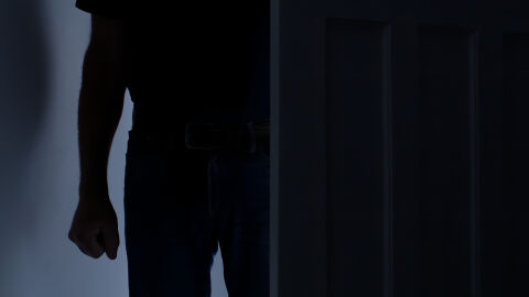 ,Ще те убия, ако не ми припишеш апартамента!‘‘: Син към майка си