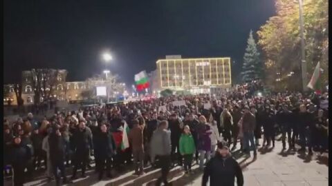 Жители на няколко града протестираха срещу статуквото