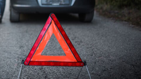 Шофьор не е видял лежащ на пътя мъж и го е прегазил