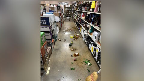 Крадец вилня в магазин за алкохол и припадна до тоалетната (СНИМКИ)