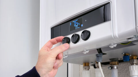 Пробиви на магистрален топлопровод спират топлоподаването в част от южните квартали на София