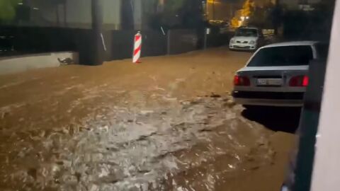 Бурята „Байрон“ наводни пътища и домове в Гърция, училища са затворени (ВИДЕО)