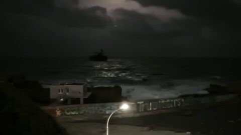 Морското вълнение спира спасителната операция на танкера „Кайрос“ край Ахтопол