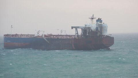 Танкерът край Ахтопол - с 10 души на борда, не превозва гориво: Защо е в наши води?