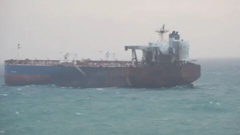 Хеликоптер излетя от Варна с провизии за танкера край Ахтопол