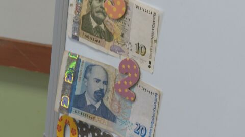 От лев към евро и в буквара: „Превеждат“ задачите по математика в новата валута