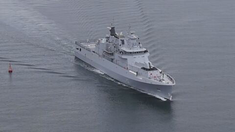 Вдигнаха флага на новия боен кораб „Храбри“ във Варна