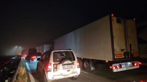 Километрична опашка от тирове по АМ "Марица" в района на българо-турската граница (ВИДЕО)