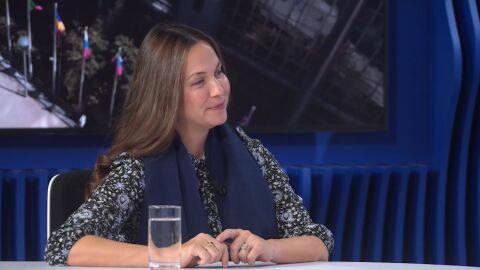 Баница с късмети - първото нещо, което Ева Майдел ще си купи с евро в България 