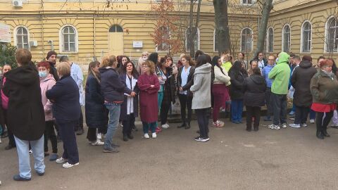 Медицинските сестри преговарят с властта: До 2 месеца става ясно с колко ще им увеличат заплатите