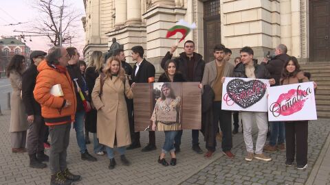 Студентско протестно шествие: Младежите се присъединяват към протеста в „Триъгълника на властта“