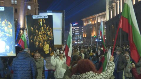 КРС: Няма заглушаване на мобилния сигнал заради протеста в центъра на София