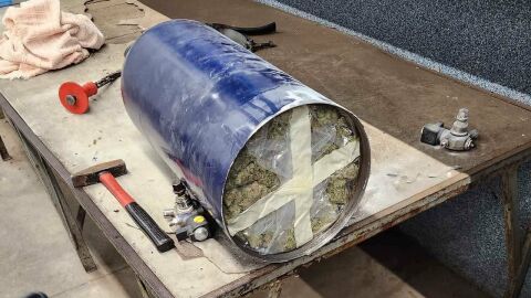 Откриха 70 кг марихуана в 8 газови бутилки на две коли за над 1 милион лева (СНИМКИ)