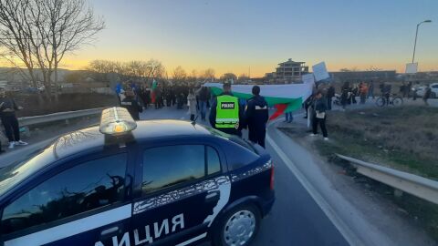 Протест срещу състоянието на  пловдивското Околовръстно шосе го блокира (СНИМКИ)