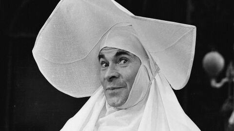 Почина комикът Стенли Бакстър, известен с пародиите на известни личности