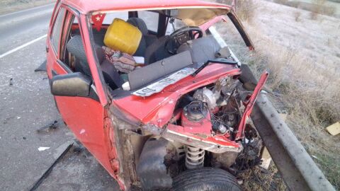 Мъж е с опасност за живота, вряза се в камион край Разград 