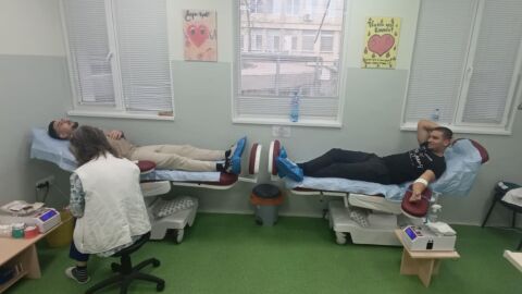 Дванадесетокласници от Велико Търново с инициатива за доброволно даряване на кръв в навечерието на Рождество