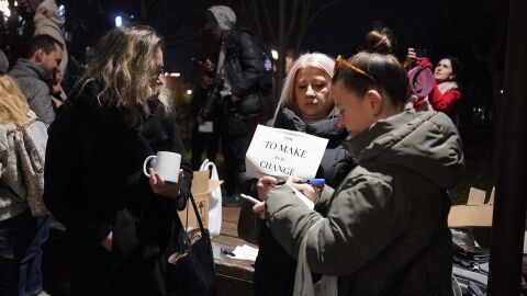 Протест пред сградата на bTV в подкрепа на Мария Цънцарова 