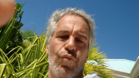 Разпознала предполагаемия си изнасилвач в досиетата „Епстийн“: Жена подаде жалба до прокуратурата в Париж