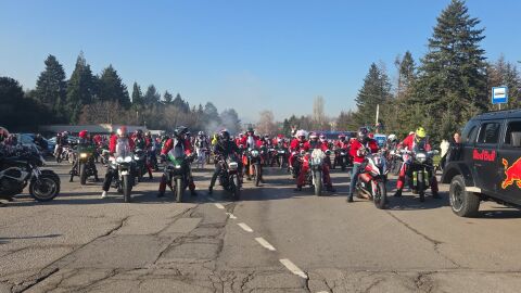 Дядо Коледа на мотор: Празнично мотошествие изпълни улиците на София