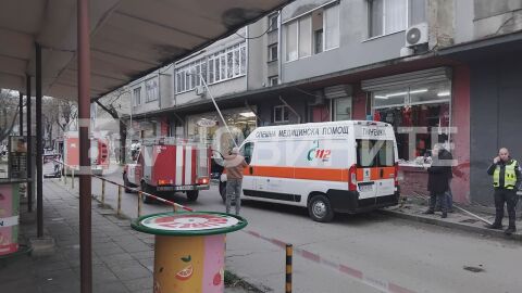 Двама пешеходци загинаха, след като кола се вряза в тротоар до Кооперативния пазар във Варна