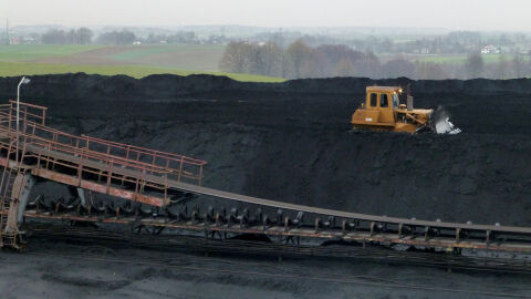 Двама души са загинали при подземна експлозия в полска въглищна мина