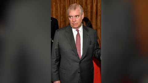 Андрю, на когото беше отнета титлата принц, губи още кралски привилегии