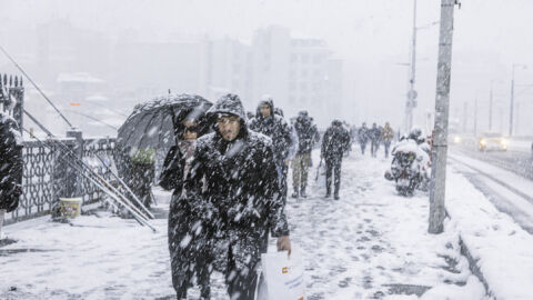 Студена вълна нахлува в Турция със силни северни ветрове и сняг