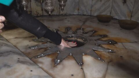 bTV във Витлеем: "Тук се е родил Исус от Богородица Мария". Тук вярващите казват желанията си