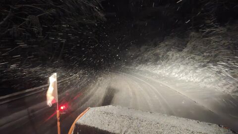 Зимата се върна: Две деца пострадаха при челен удар между две коли във Врачанско