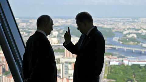 „Комерсант“: Владимир Путин е склонен на териториални отстъпки, но иска целия Донбас