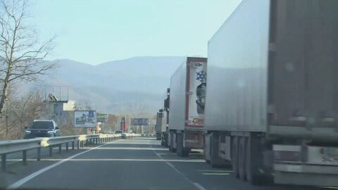 Обмислят безсрочна блокада: Гръцките фермери отново затвориха граничните пунктове