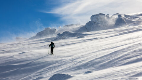 Силният вятър затвори почти всички писти в ски зоната над Банско