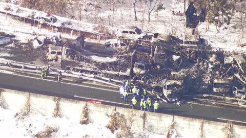 Кадри от дрон показват щетите от верижната катастрофа с над 50 превозни средства (ВИДЕО)