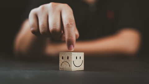 Българите за 2025 г.: По-скоро щастлива в личен план, но не особено добра за страната