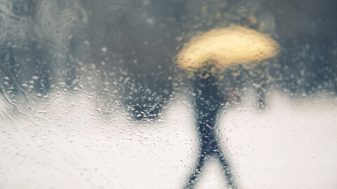 Жълт код за валежи за 16 области в събота