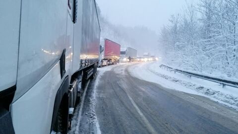 Затвориха Прохода на Републиката, има аварирал тир 
