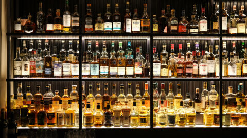 Полицаи откриха 100 литра дизелово гориво и близо 400 литра контрабанден алкохол в магазин в Койнаре