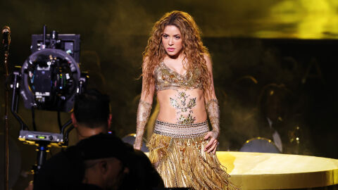 Техник загина при монтажа на сцената за концерта на Шакира в Рио