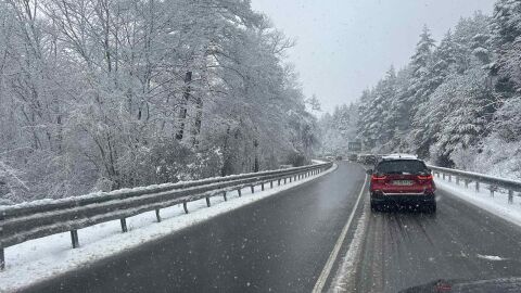 Катастрофа затруднява движението през прохода „Предела“