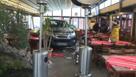 Снимка: Жената, която пострада след като пикап се вряза в ресторант в Пловдив, е добре