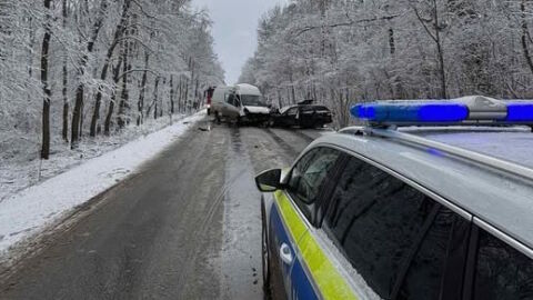 Двама загинали при челен удар на пътя Бургас – Варна